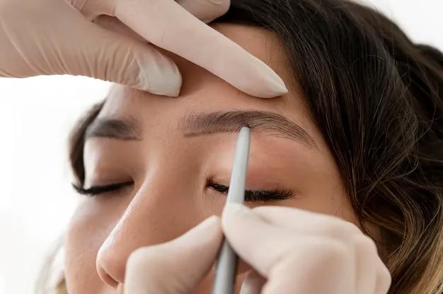 Lash and eyebrow treatment